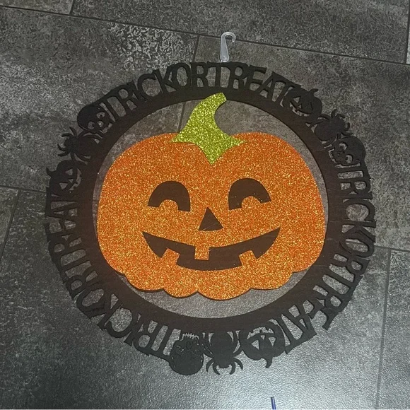 PJ* New! Jack o’ Lantern with Black Trick or Treat Trim Halloween Wall Decor - Picture 1 of 2